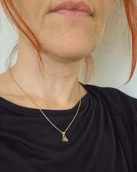 Trio i Turmalin - hänge i 18K guld