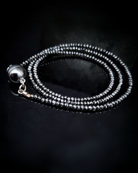 Svartgnister 18,4 ct- Diamantcollier 45 cm
