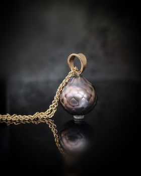 Facetterad Tahitipärla fancy - hänge i 18 K guld