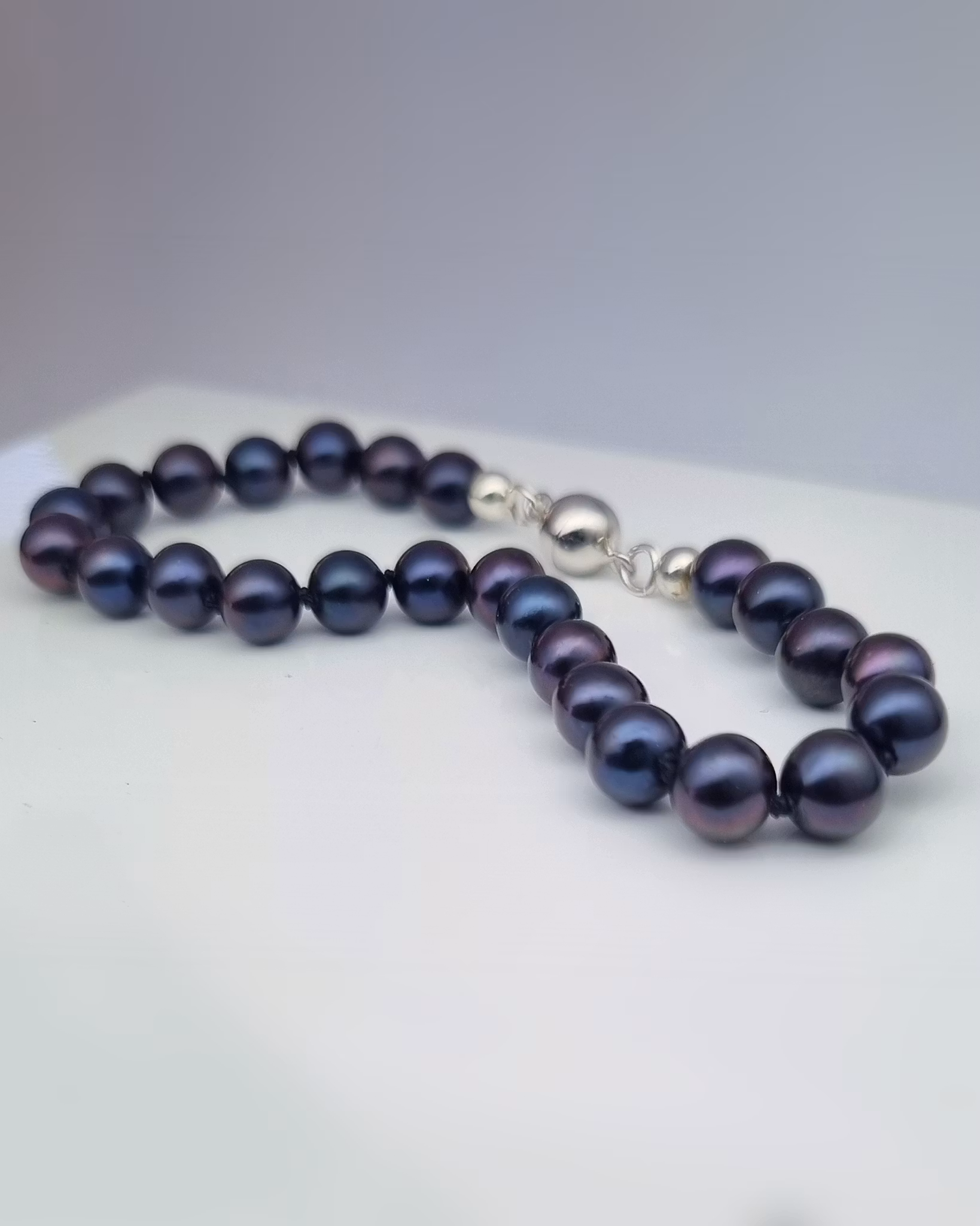 Onyxfärgade Sötvattenspärlor - armband 19 cm