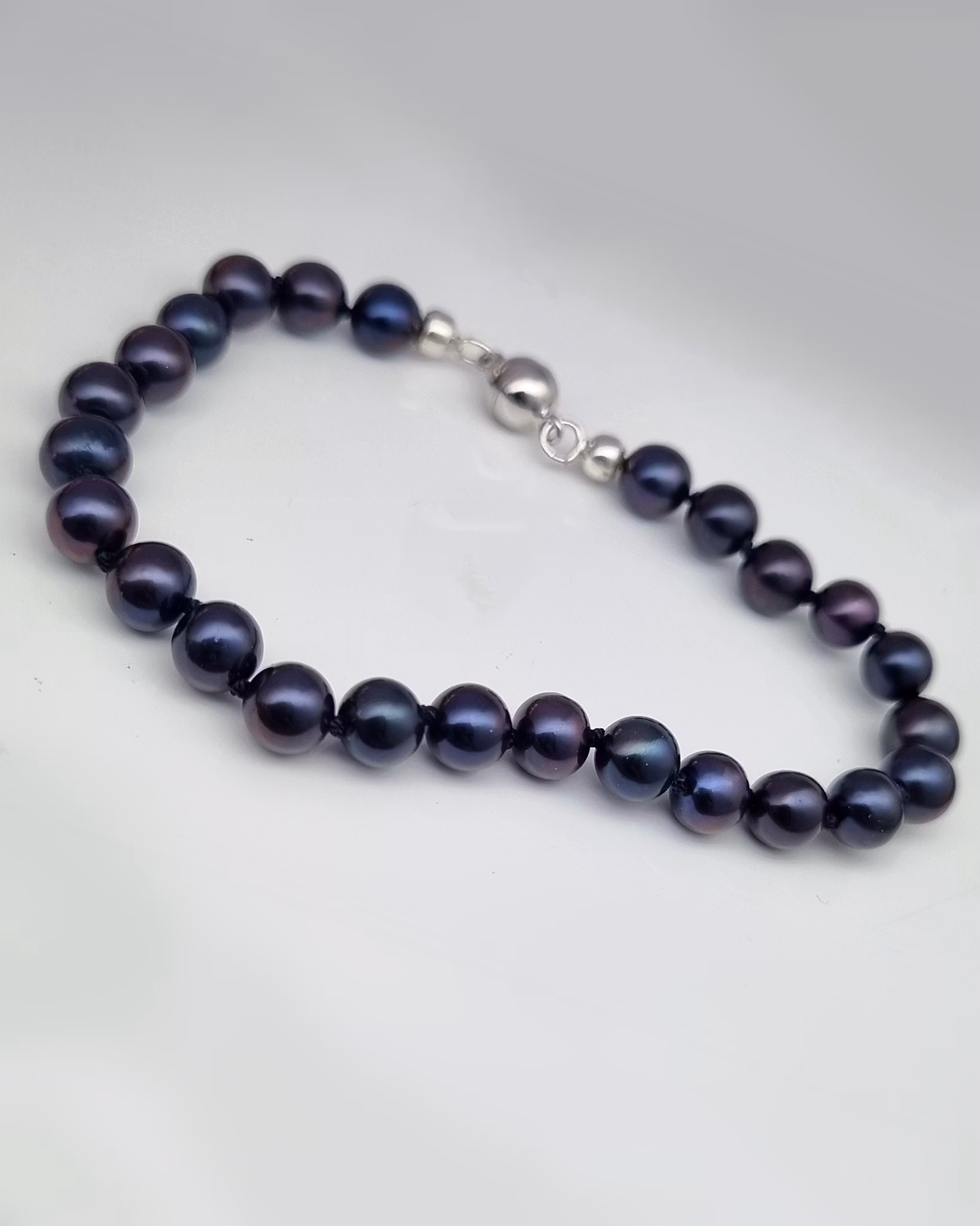 Onyxfärgade Sötvattenspärlor - armband 19 cm