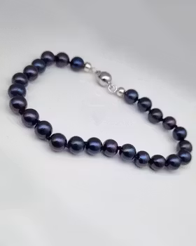 Onyxfärgade Sötvattenspärlor - armband 19 cm