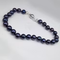 Onyxfärgade Sötvattenspärlor - armband 19 cm