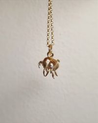 Humla - hänge i 18 k guld