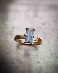 Solitär med Safir - ring i 18K guld