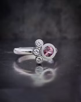 Safir & diamantring 18K vitguld & Safircollier ljusgrönt