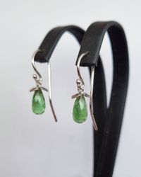 Snödroppar med Fairtrade Turmaliner , sällsynta - örhängen i 18K vitguld