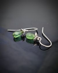 Snödroppar med Fairtrade Turmaliner , sällsynta - örhängen i 18K vitguld