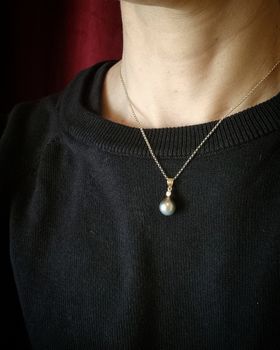 Etiskt utvunnen Fijipärla med briljant - hänge i 18K guld