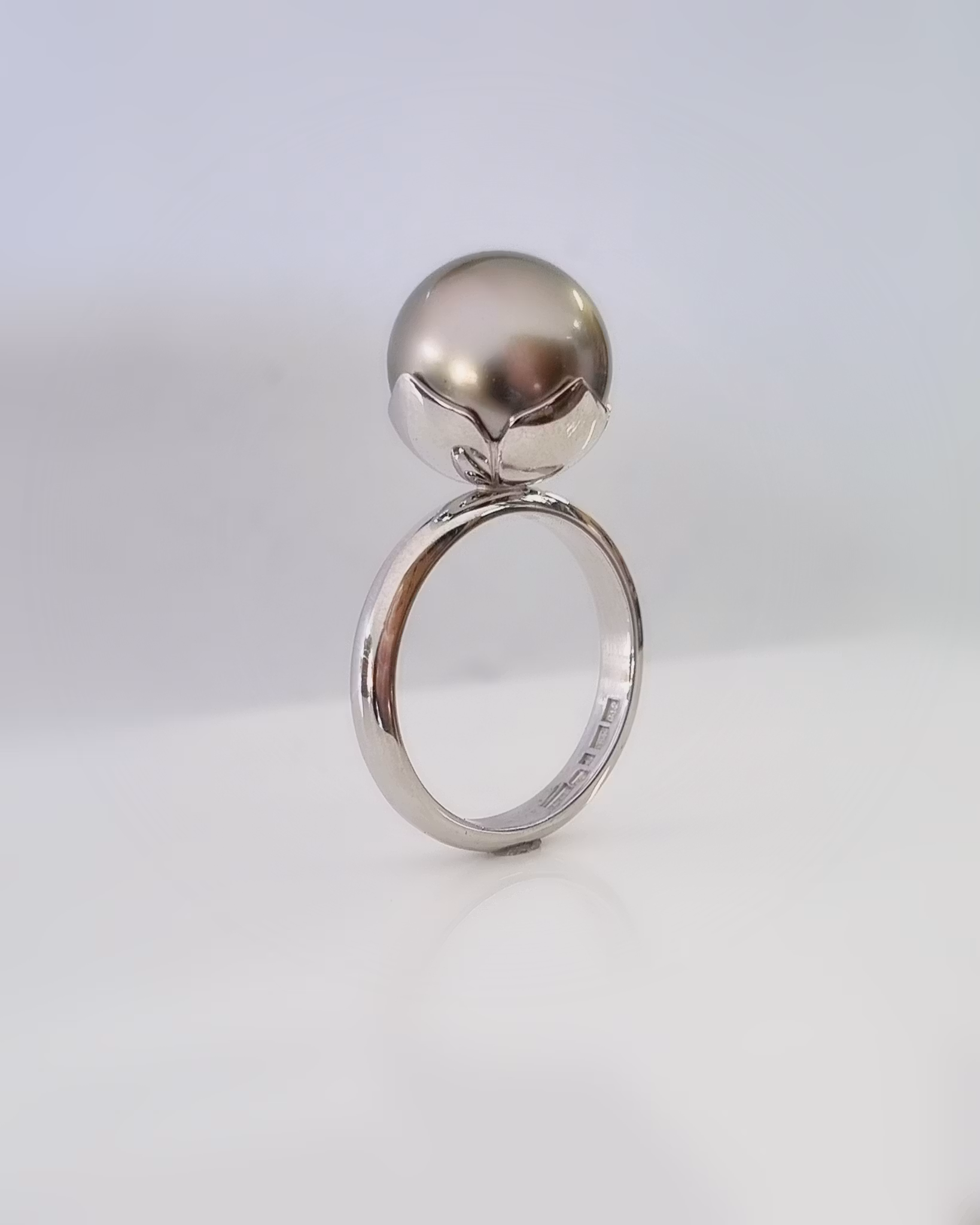 Miss BonBon - Exklusiv Tahitipärlring i 18K vitguld