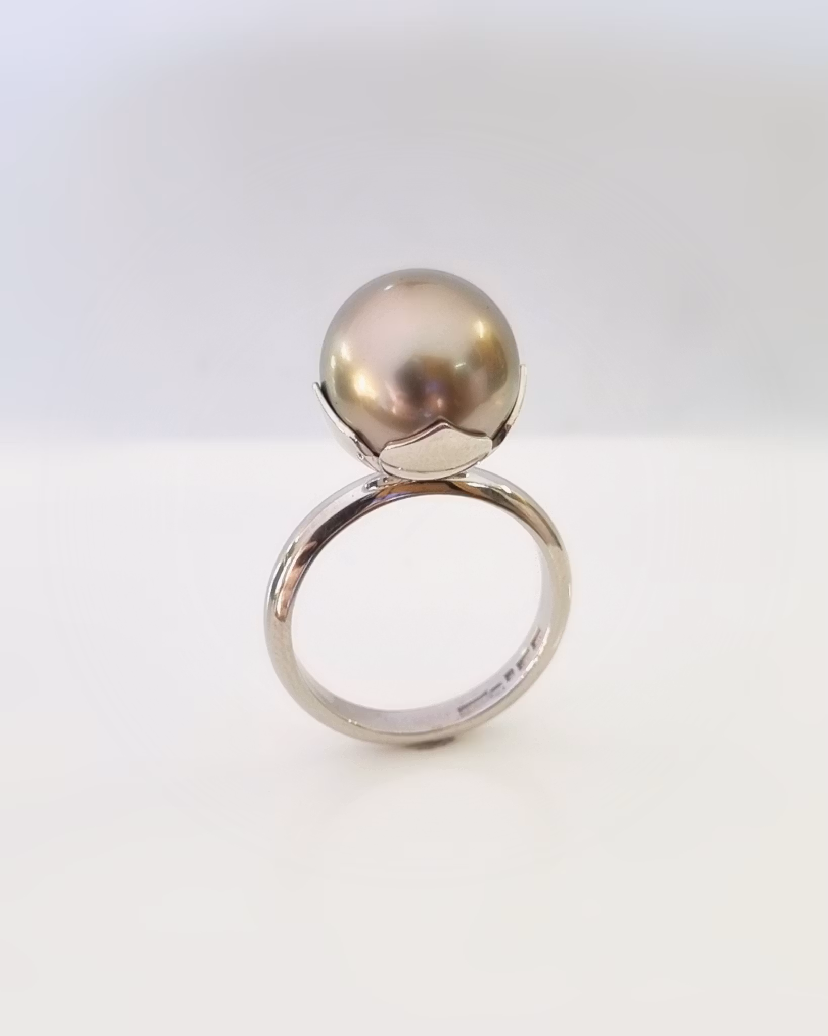 Miss BonBon - Exklusiv Tahitipärlring i 18K vitguld