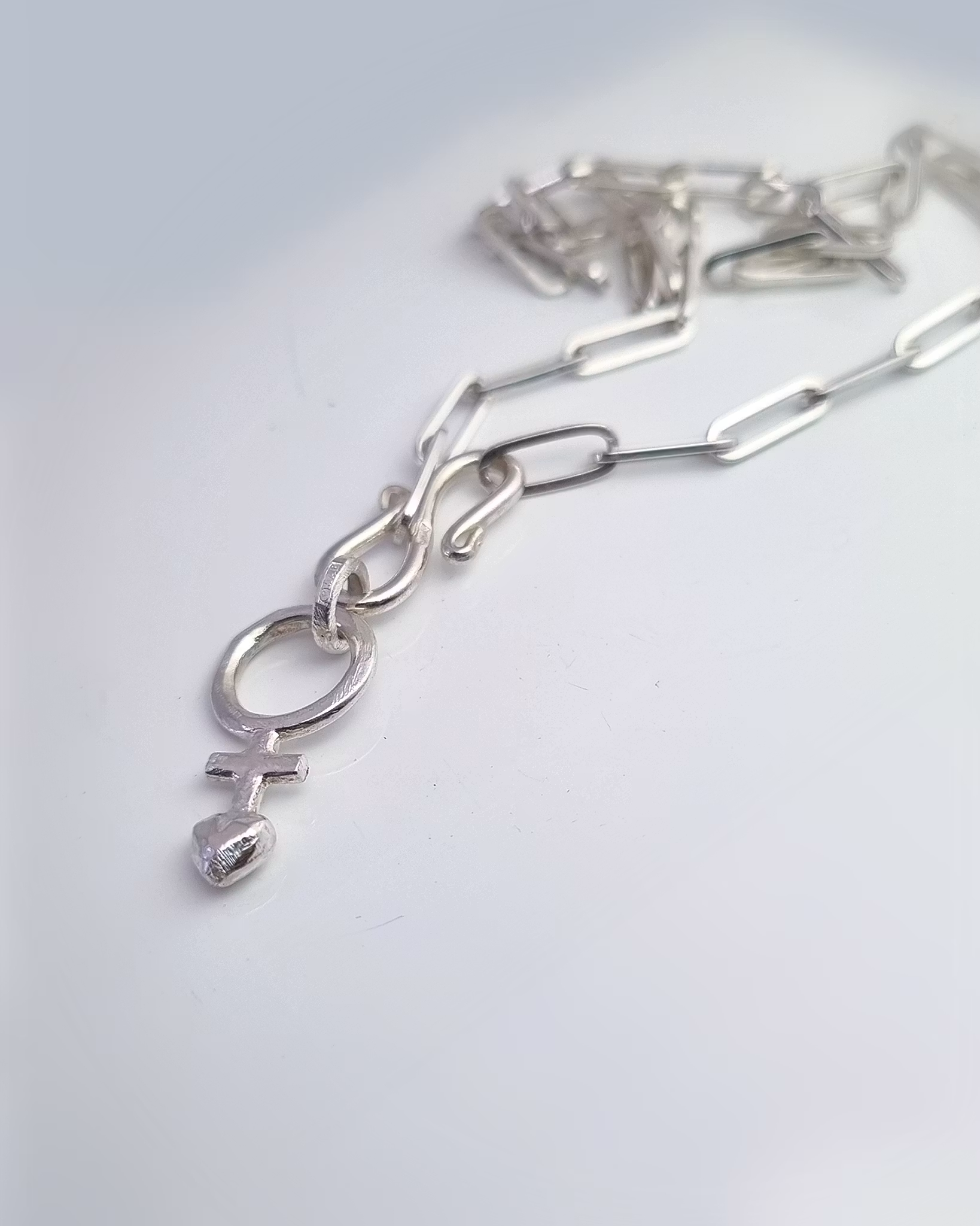 Love & Feminism - Armband / choker 40 cm