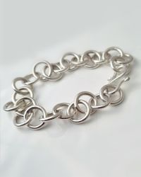 Luftigt och kraftigt silverarmband - till 21 cm.
