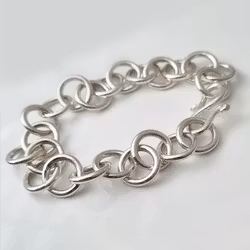 Luftigt och kraftigt silverarmband - till 21 cm.