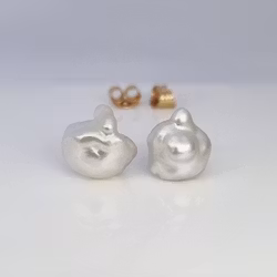 Fluffiga Keshipärlor - örhängen i 18K guld