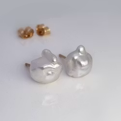 Fluffiga Keshipärlor - örhängen i 18K guld