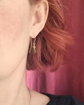 Peridot med Peridot- örhängen i 18K