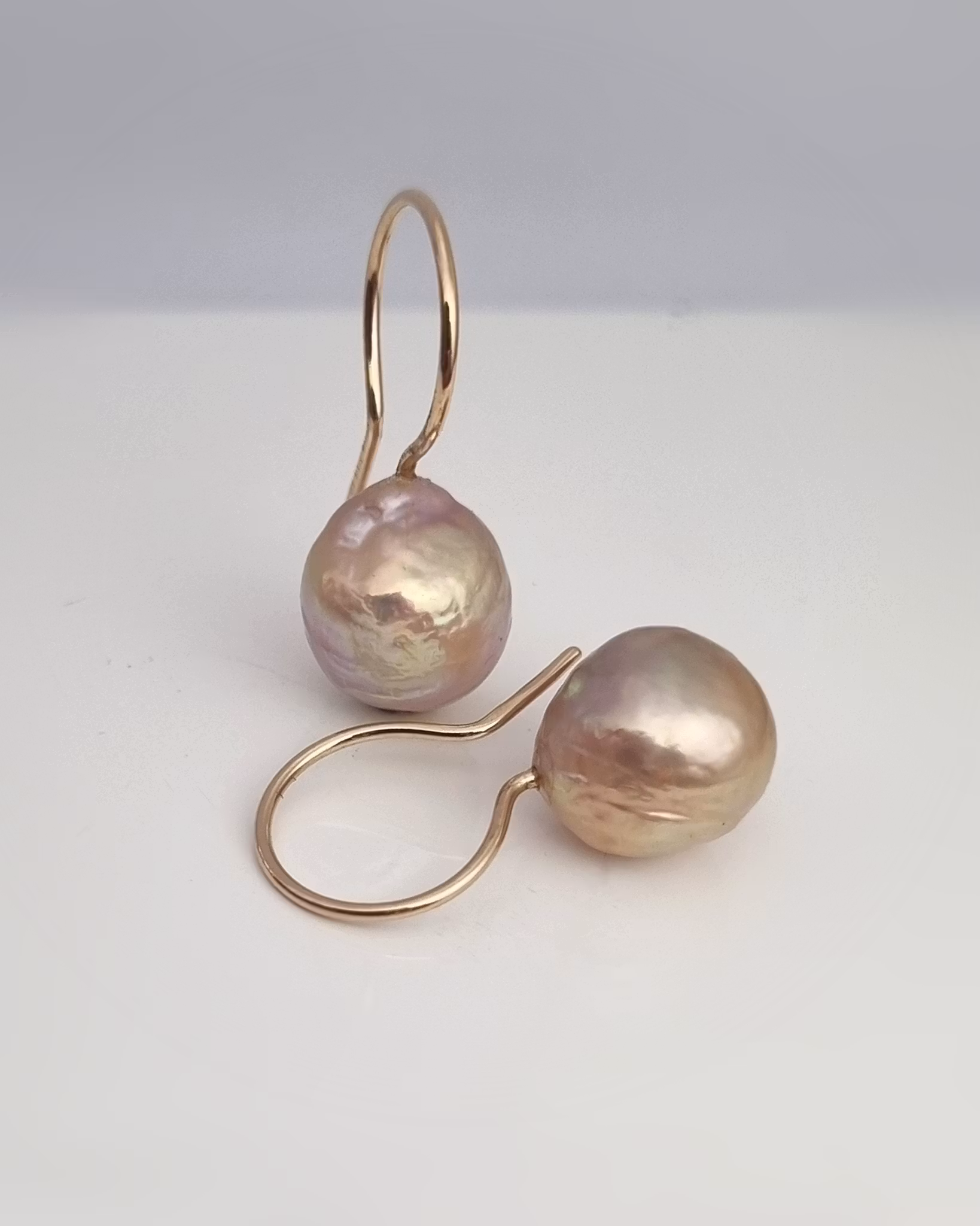 Sötvattenspärlor med unicornlook - örhängen i 18K guld
