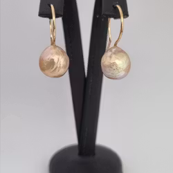 Sötvattenspärlor med unicornlook - örhängen i 18K guld