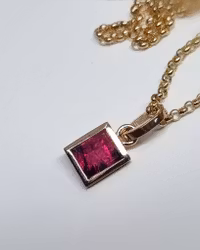 Winzasafir - hänge i 18K guld