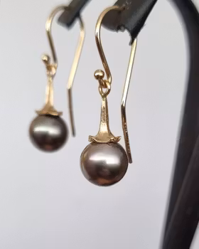 Änglatrumpet med Tahitipärlor - örhängen i 18K guld