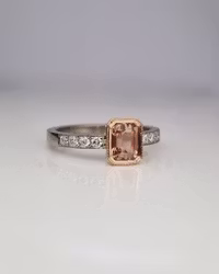 Peachy Parade - Safir & diamantring i rött och vitt guld