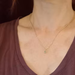 Grön glittrig Safir - hänge i 18K