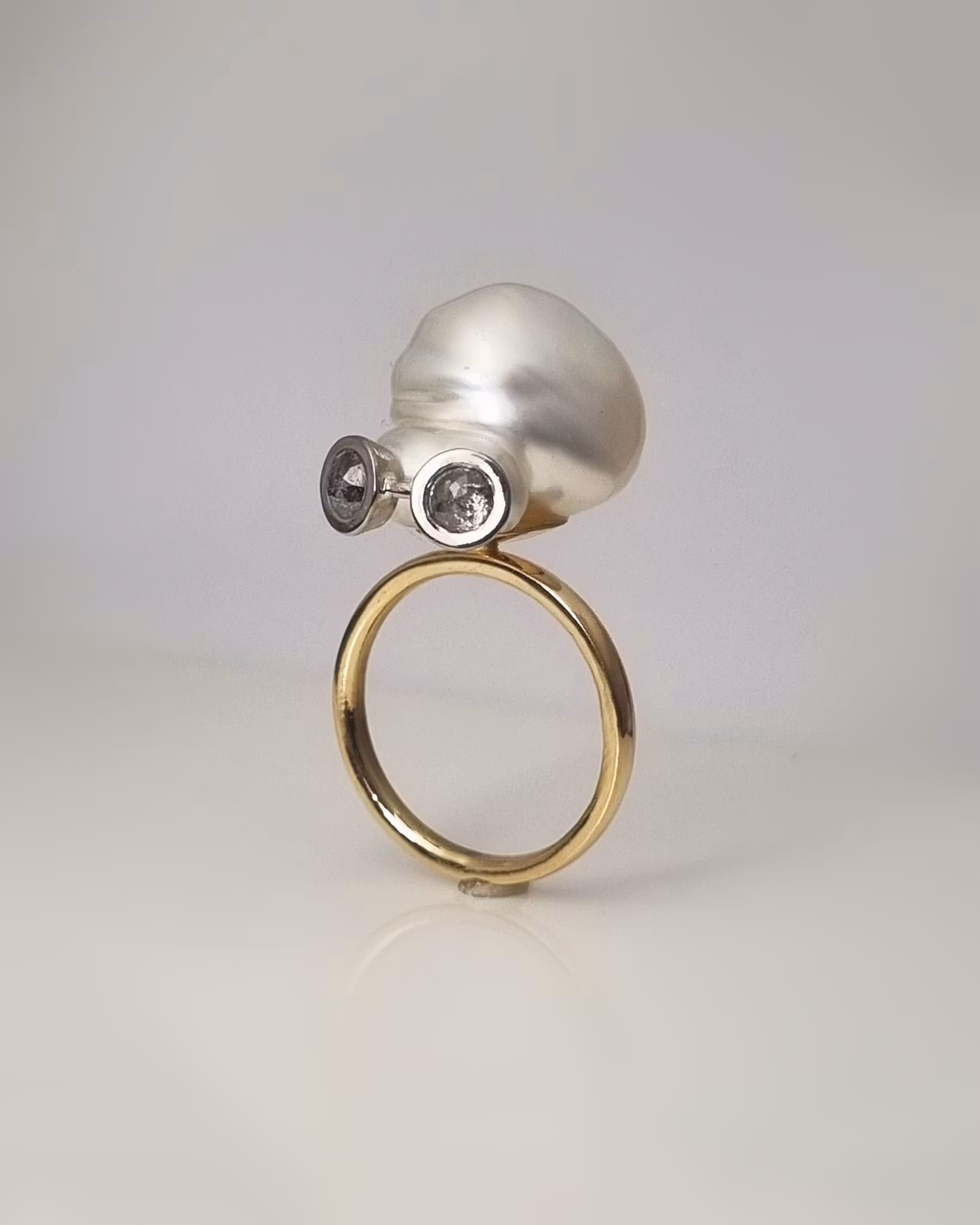 Filur - Ring i 18 K med söderhavspärla och diamanter
