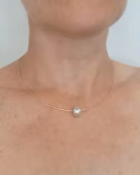 Svävande Akoyapärla - halsband i 18 K guld