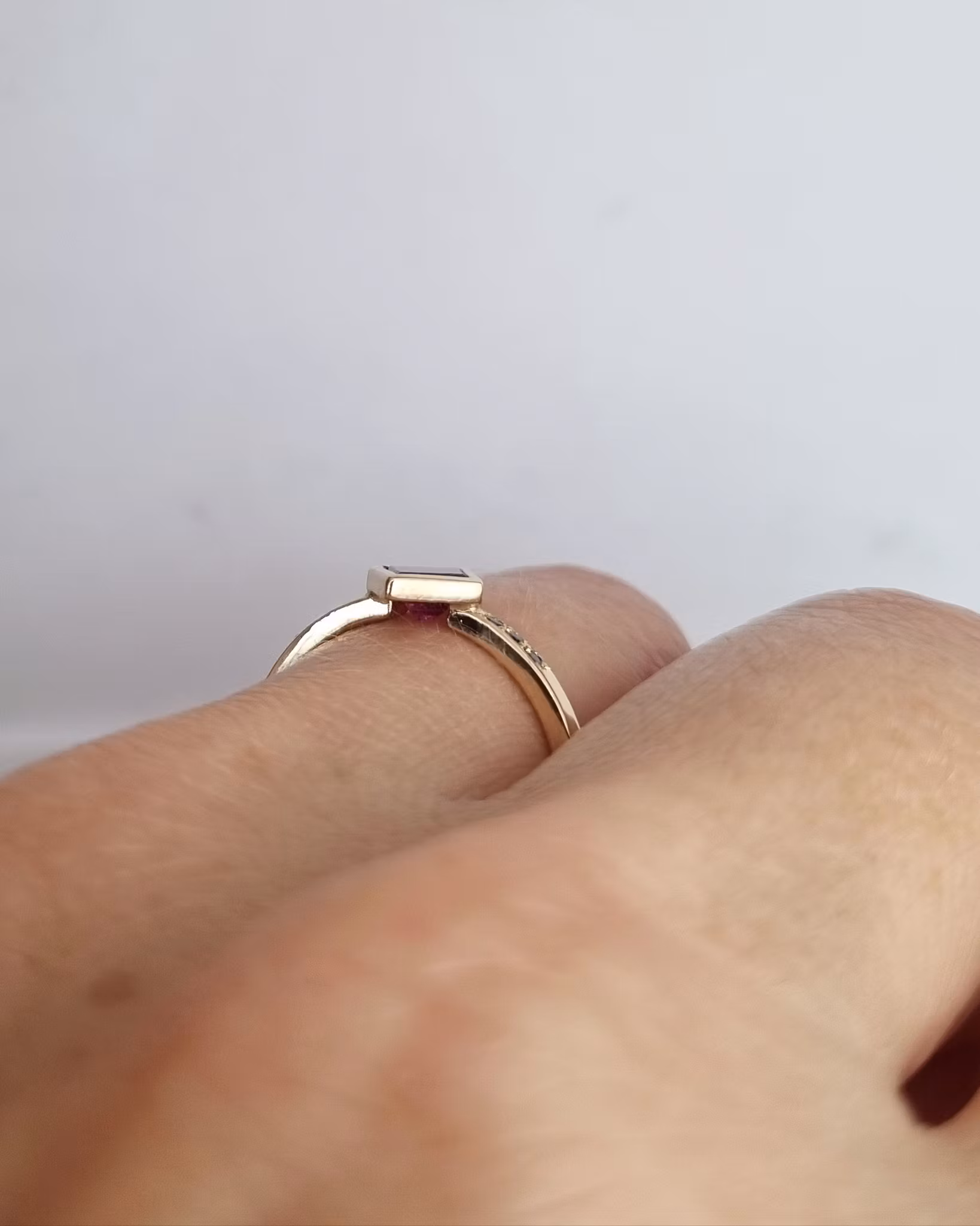 Pink Kite - Safir och diamantring i 18K guld