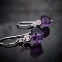 Ametister med Spineller Fairtrade - örhängen i 18K vitguld