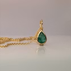 Smaragd fairtrade - hänge i 18K guld