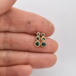 Lyxig trio i grönt - Safirörhängen i 18K guld