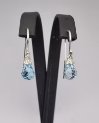 Gullviva med Sky Blue Topas - örhängen i silver