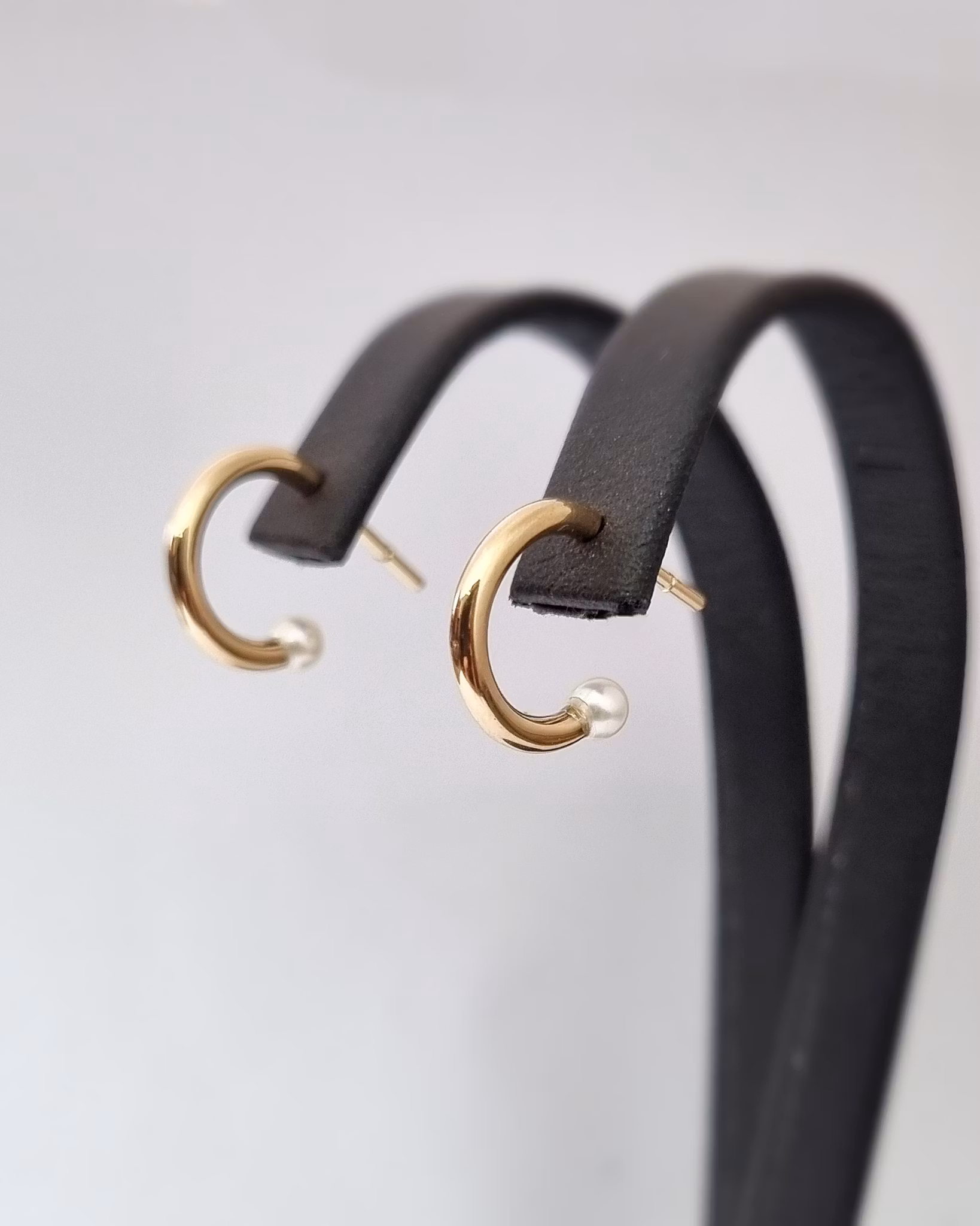 Creoler med Akoyapärlor - örhängen i 18K guld