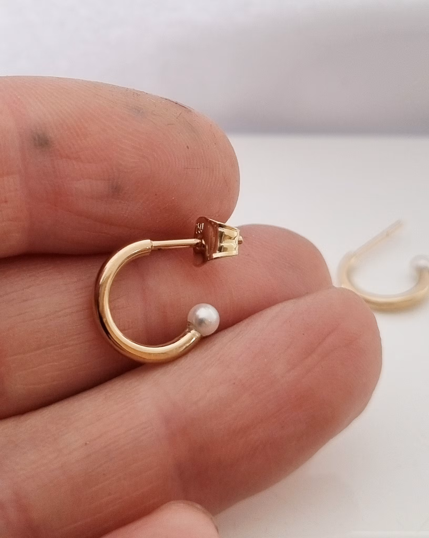 Creoler med Akoyapärlor - örhängen i 18K guld