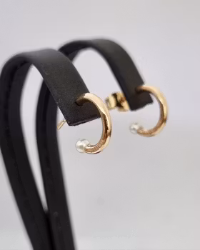 Creoler med Akoyapärlor - örhängen i 18K guld