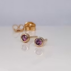 Grape Garnet studs - Granatörhängen i 18K