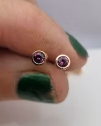 Grape Garnet studs - Granatörhängen i 18K