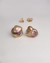 Sötvattenspärlor med keshiform - örhängen i 18K guld