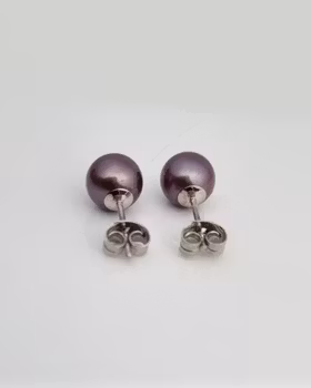 Djupt violetta sötvattenspärlor - örhängen i 18K vitguld