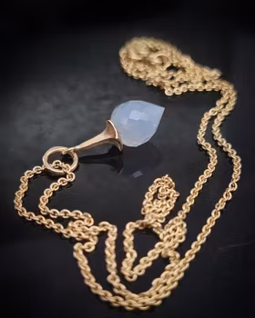 Änglatrumpet med isblå Kalcedon - hänge i 18K guld