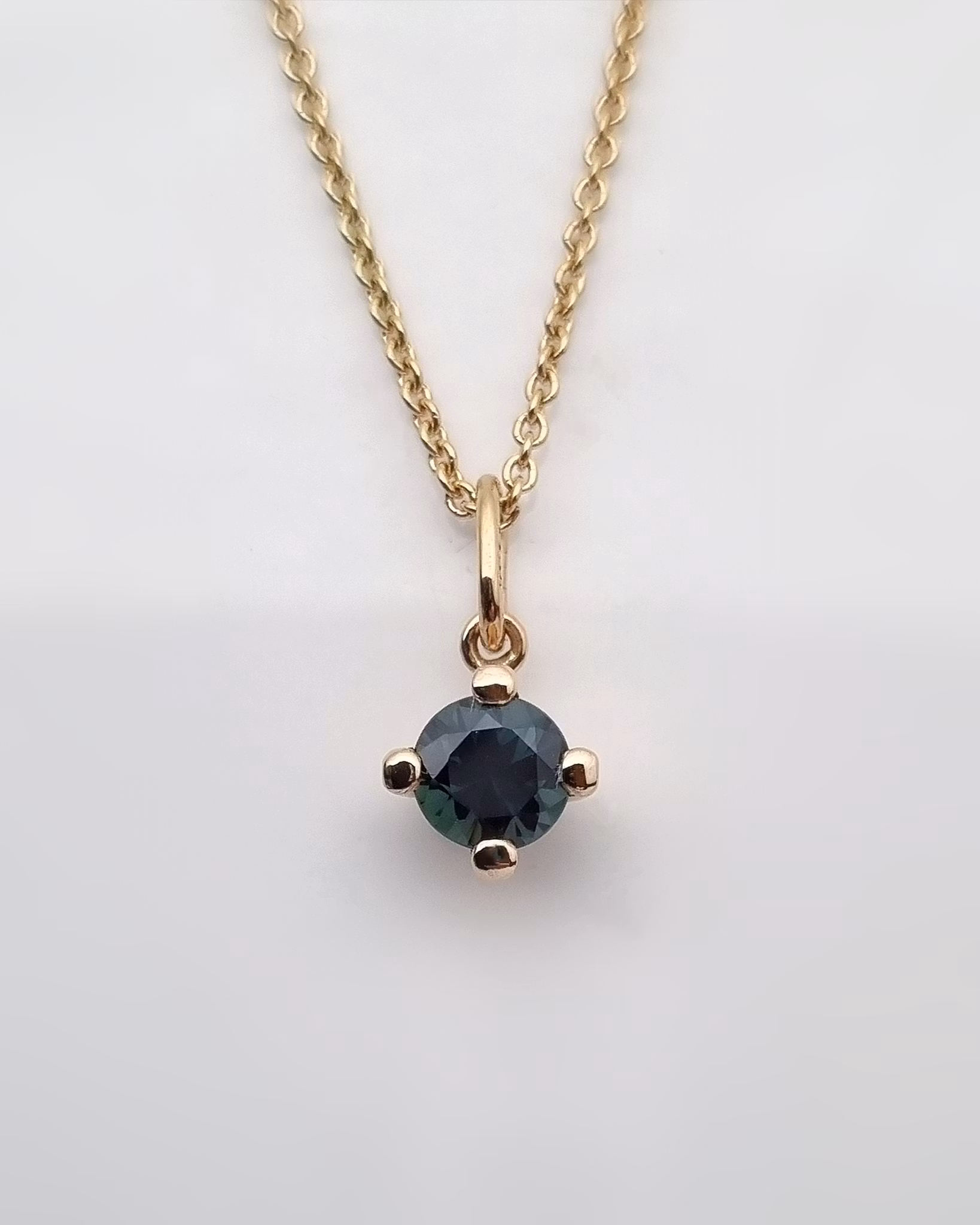 Precious four med Tealsafir - hänge i 18K guld
