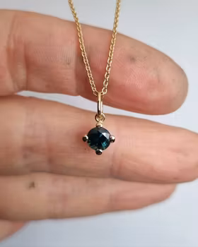 Precious four med Tealsafir - hänge i 18K guld