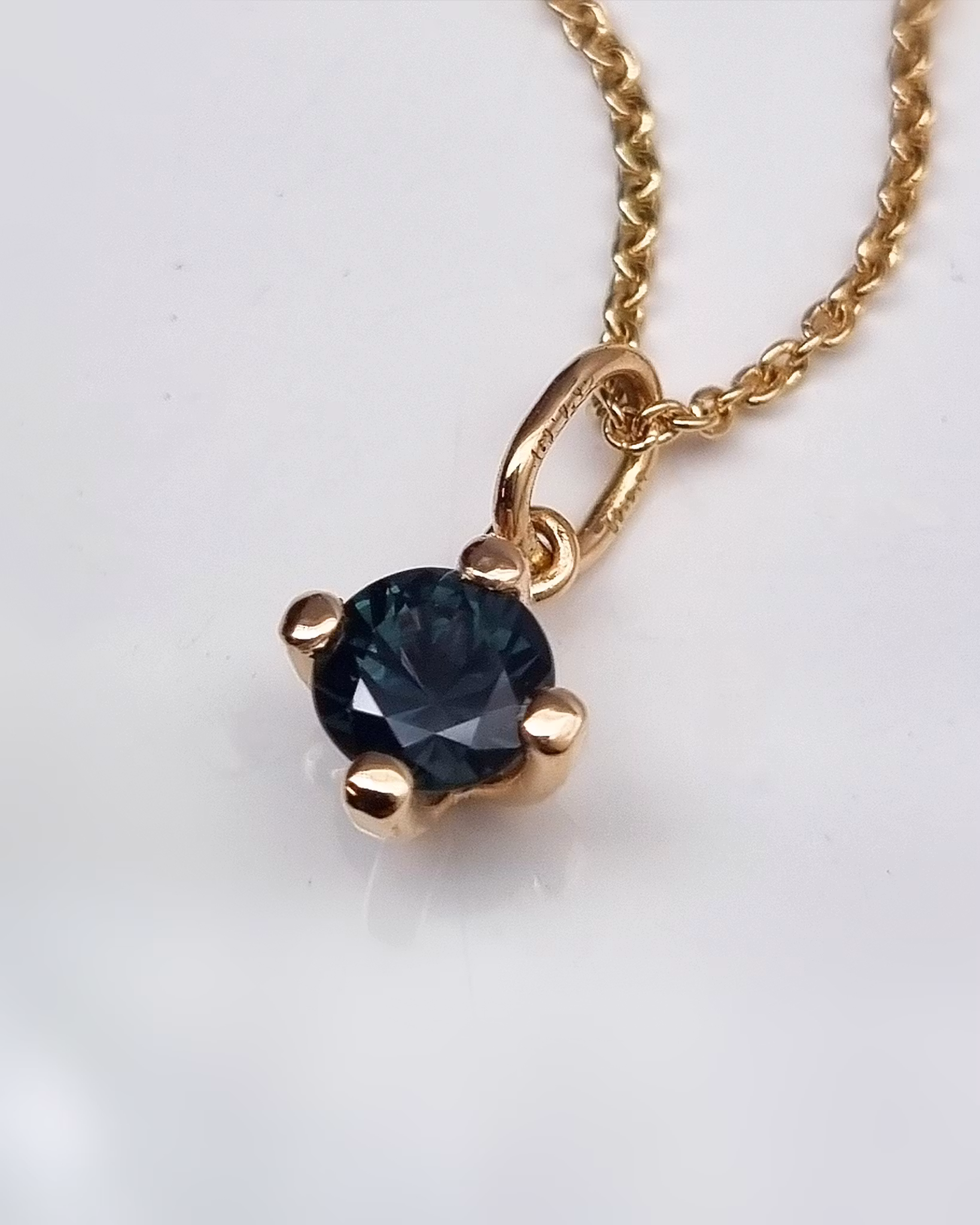 Precious four med Tealsafir - hänge i 18K guld