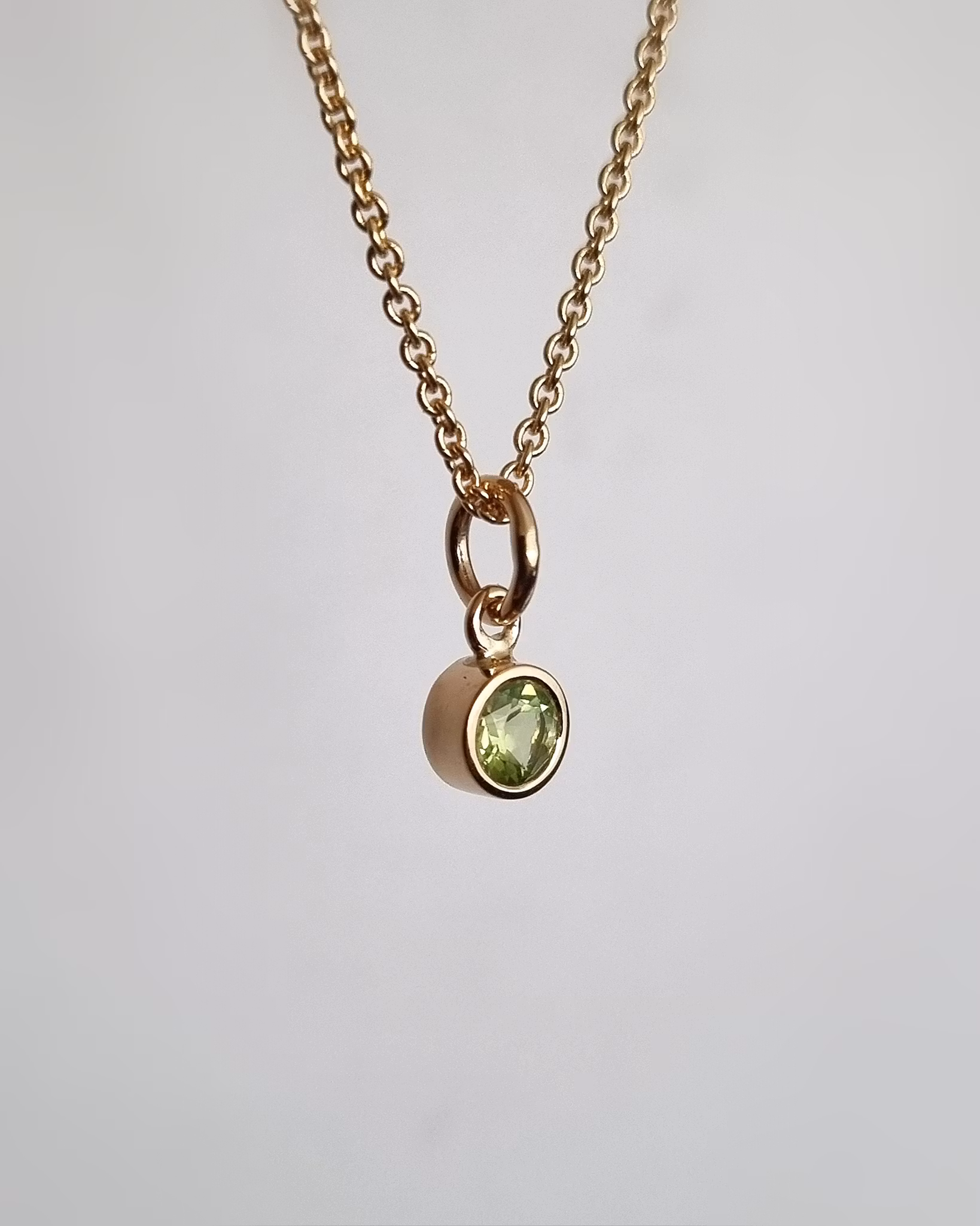 Peridot, Fairtrade - hängsmycke i 18K