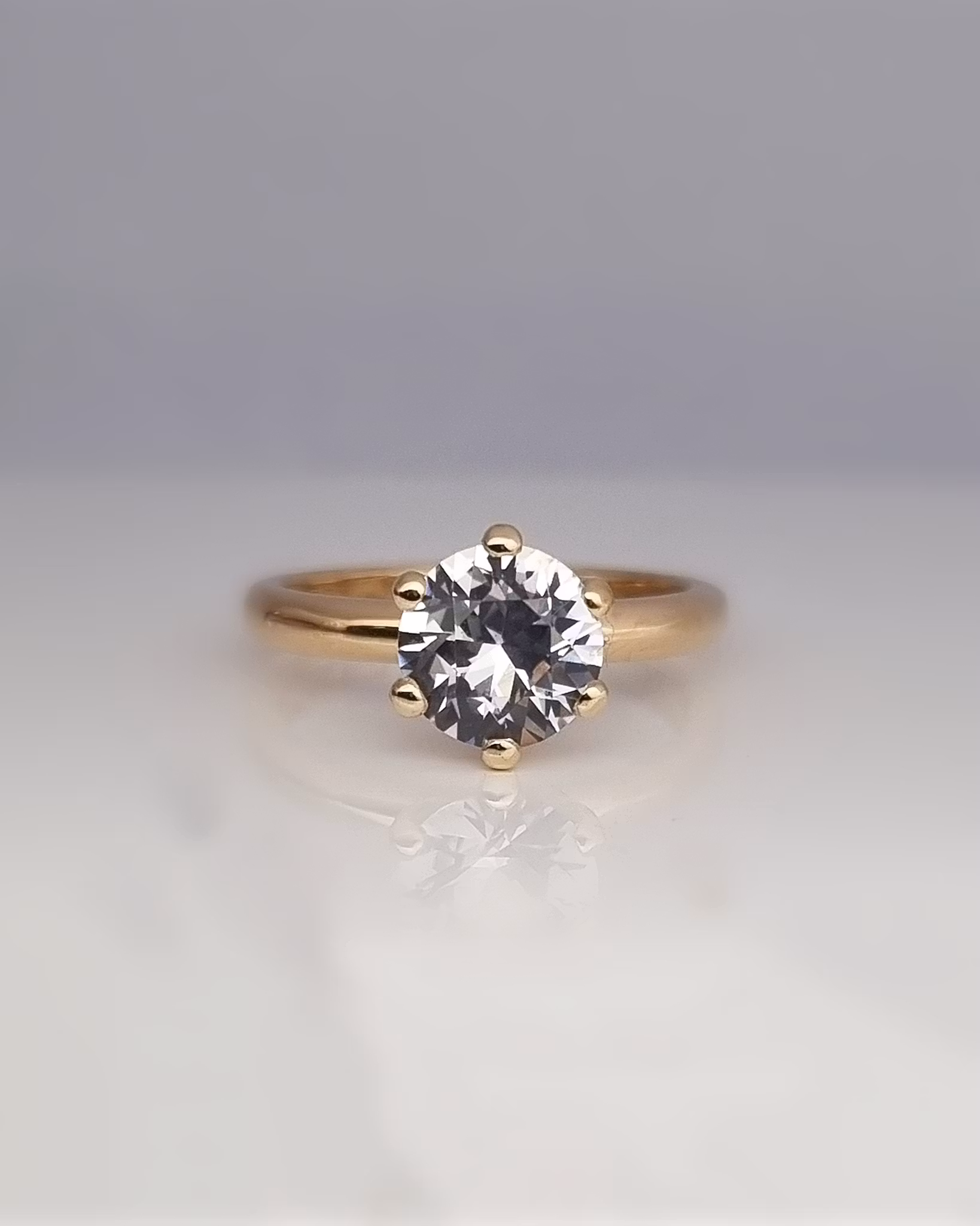 Precious Six med vit Safir