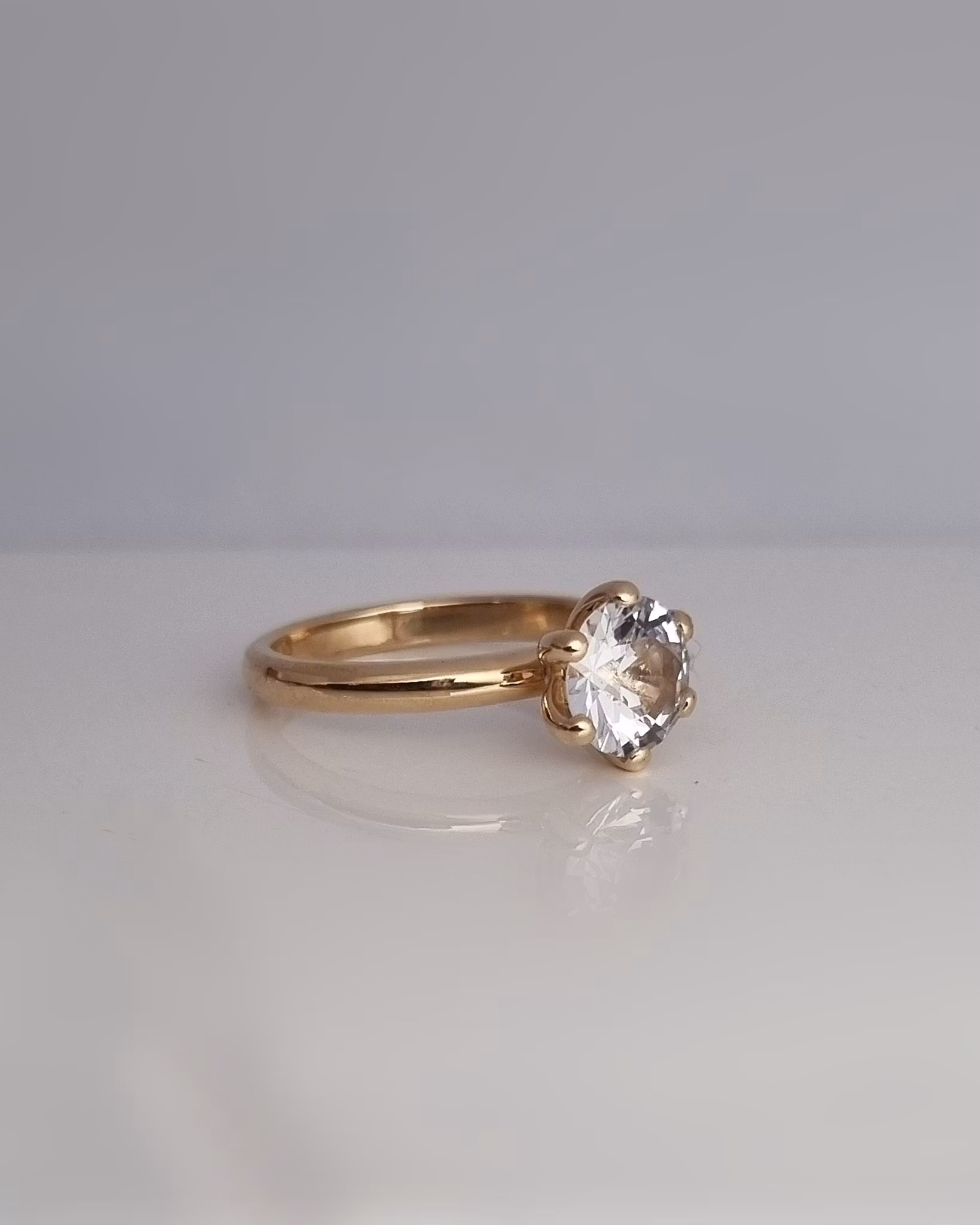 Precious Six med vit Safir