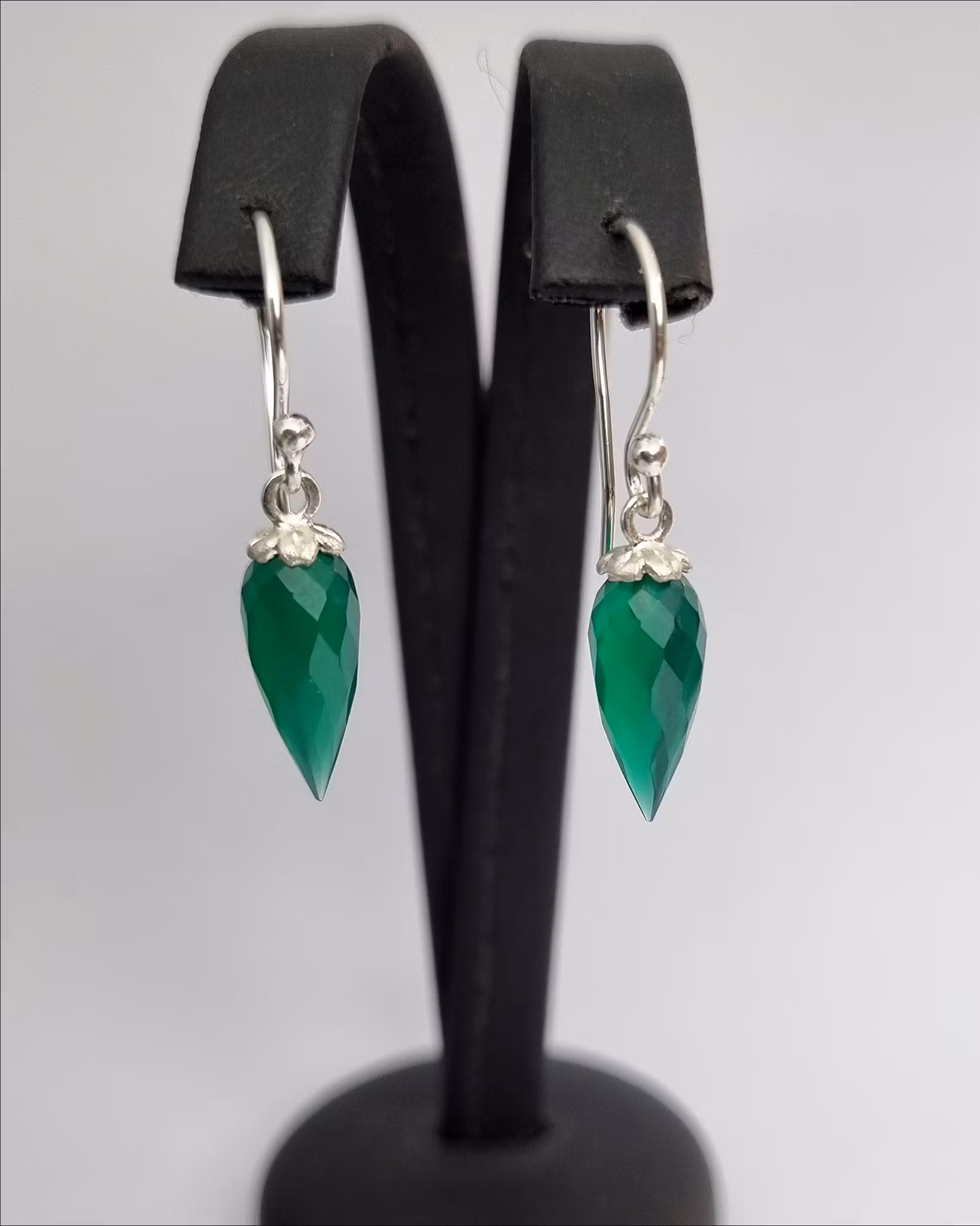 Gullviva med smaragdgrön Agat - örhängen i silver