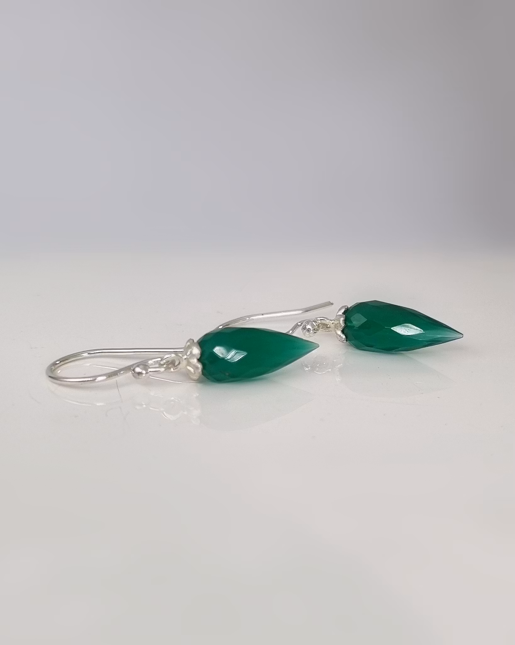 Gullviva med smaragdgrön Agat - örhängen i silver